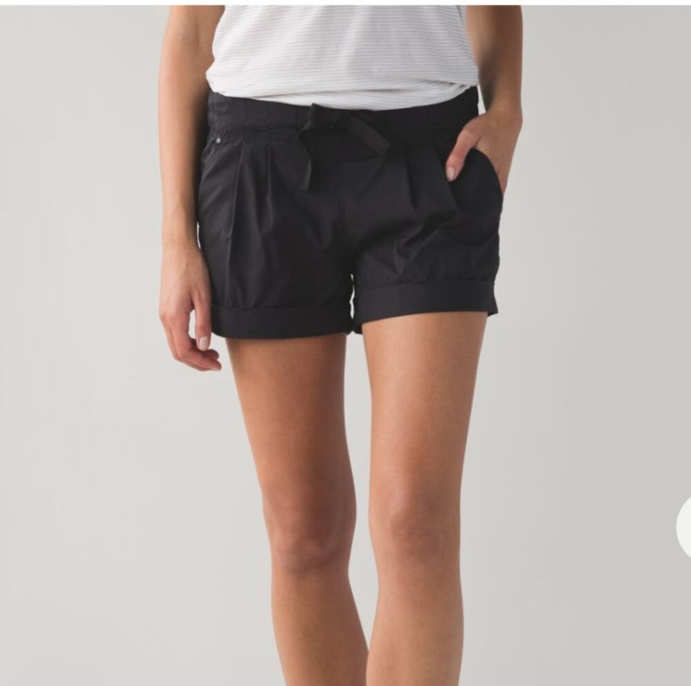 Lululemon Spring Break Away Short I Black sz 6 high wiaist running cuffed